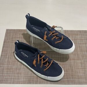 Sperry Navy Boat Shoes with Leather Laces. Women 8.5. Like new condition. Sharp!
